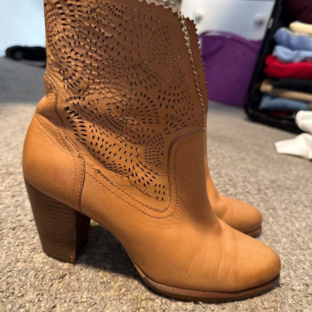UGG Womens Thames Seaweed Perforated Ankle Boots Suntan Leather 9